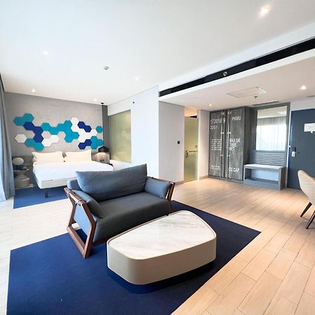 Отель Ibis Styles Batam Нагоя Экстерьер фото