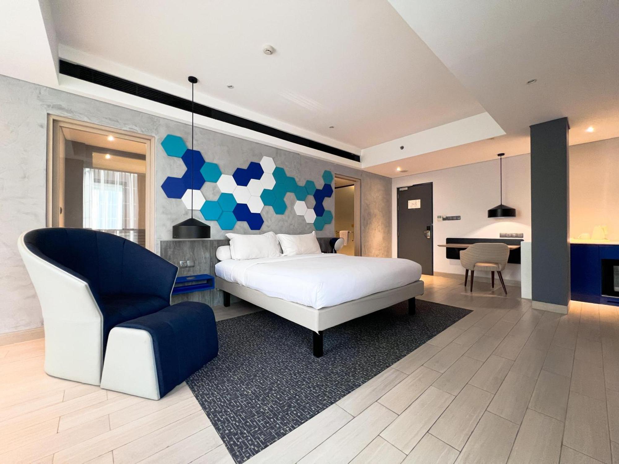 Отель Ibis Styles Batam Нагоя Экстерьер фото