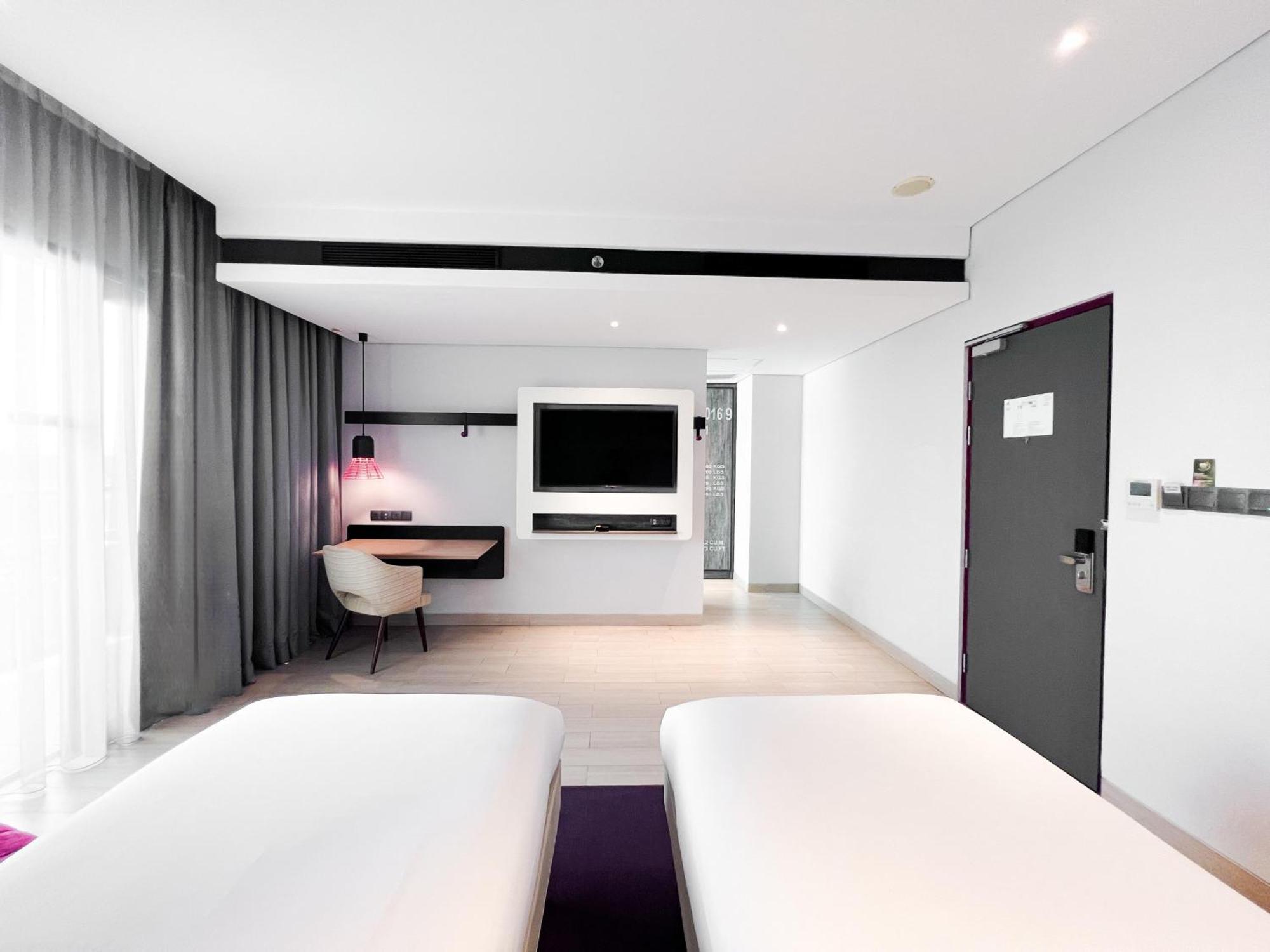 Отель Ibis Styles Batam Нагоя Экстерьер фото