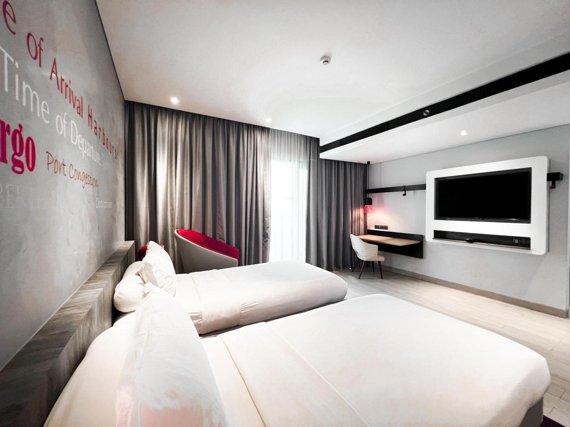 Отель Ibis Styles Batam Нагоя Экстерьер фото