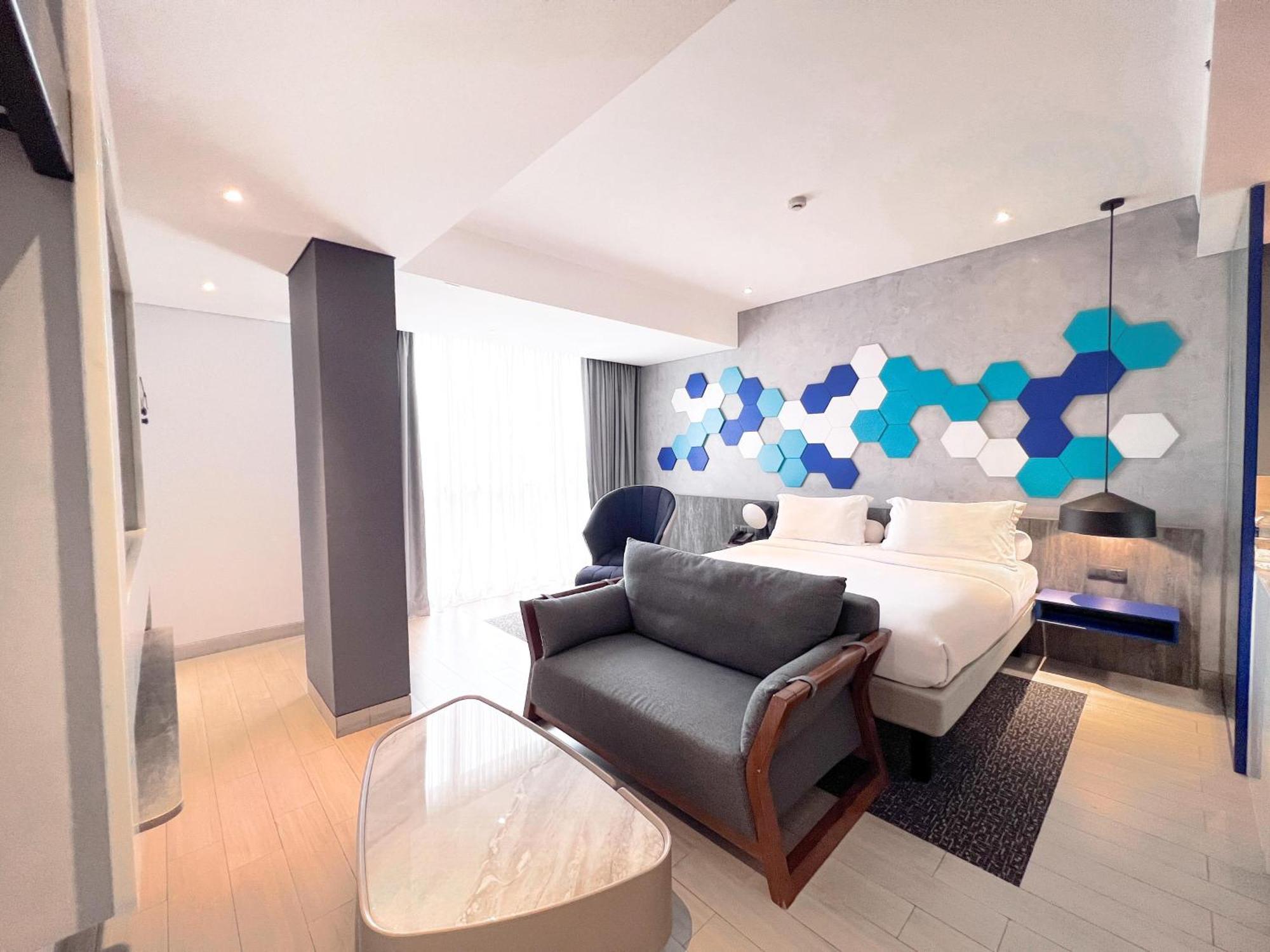 Отель Ibis Styles Batam Нагоя Экстерьер фото
